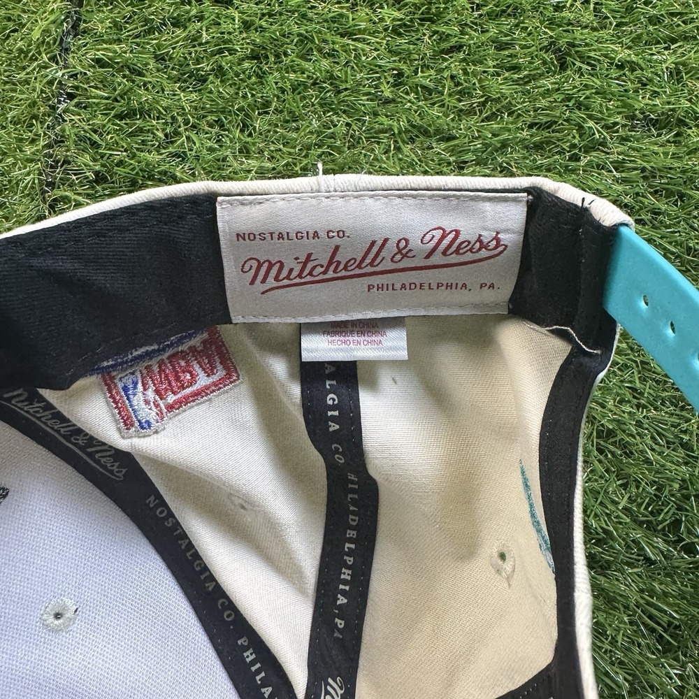 Mitchel & Ness Vancouver Grizzlies Hardwood Classics Snapback Hat NBA 1996 Draft - Picture 8 of 9